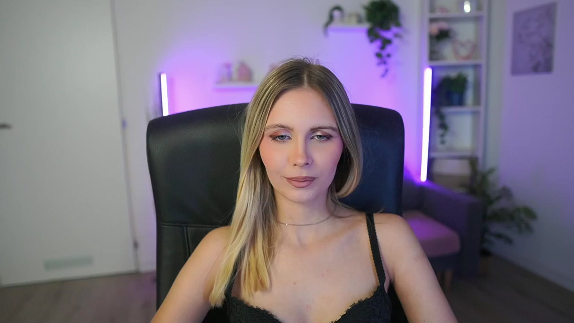 Gallery image thumbnail from Catecrago_'s myfreecams stream on, 02/15/2026, 18:49 image 17 of 20