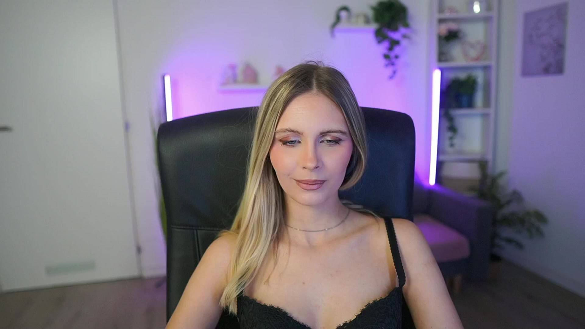 Gallery image thumbnail from Catecrago_'s myfreecams stream on, 02/15/2026, 18:49 image 10 of 20