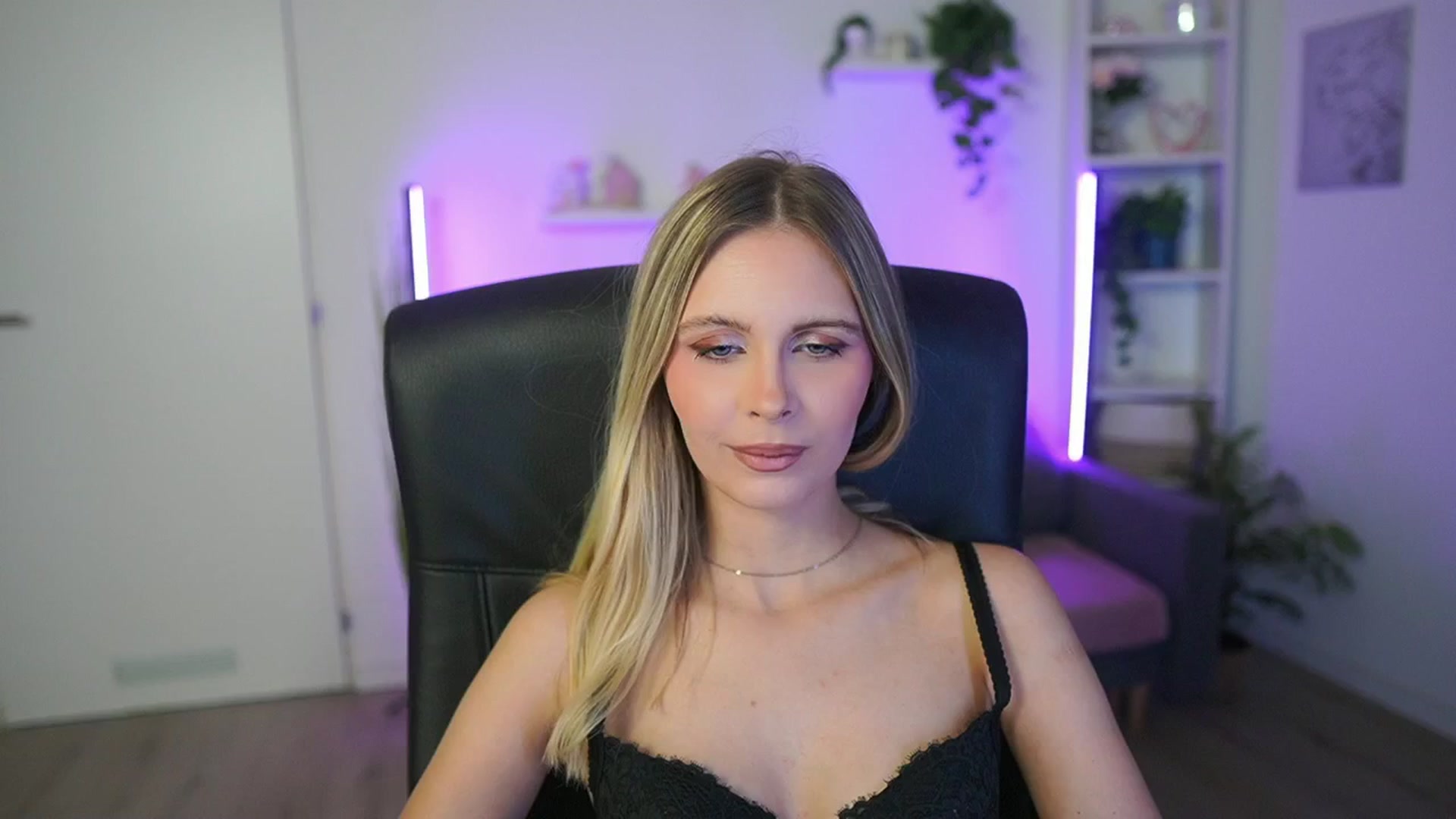 Gallery image thumbnail from Catecrago_'s myfreecams stream on, 02/15/2026, 18:49 image 9 of 20