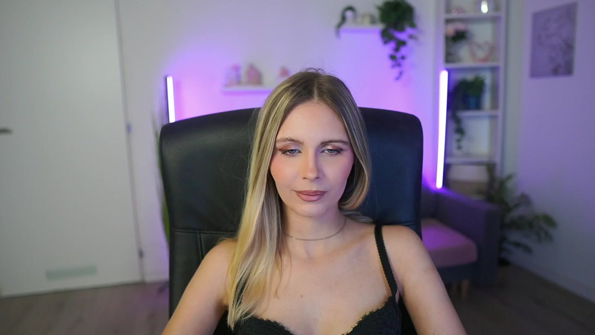 Gallery image thumbnail from Catecrago_'s myfreecams stream on, 02/15/2026, 18:49 image 13 of 20