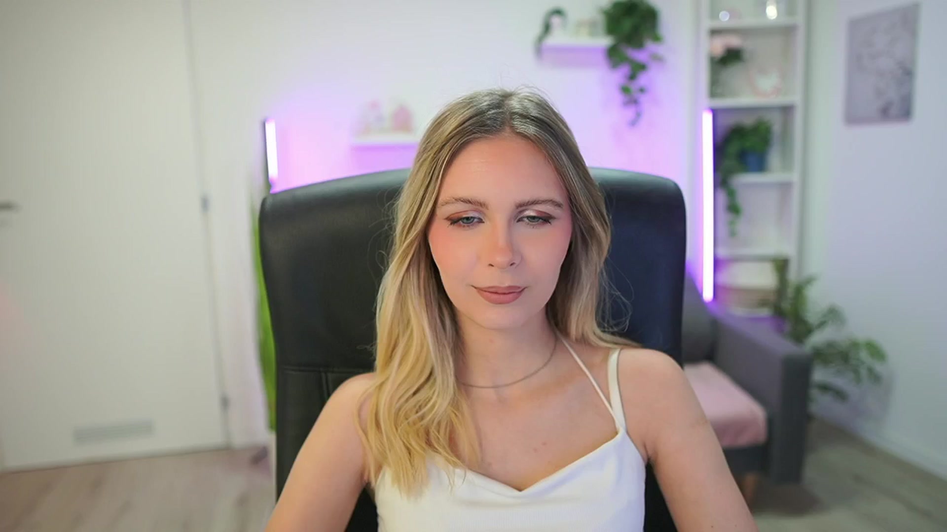 Gallery image thumbnail from Catecrago_'s myfreecams stream on, 02/16/2026, 15:34 image 1 of 20