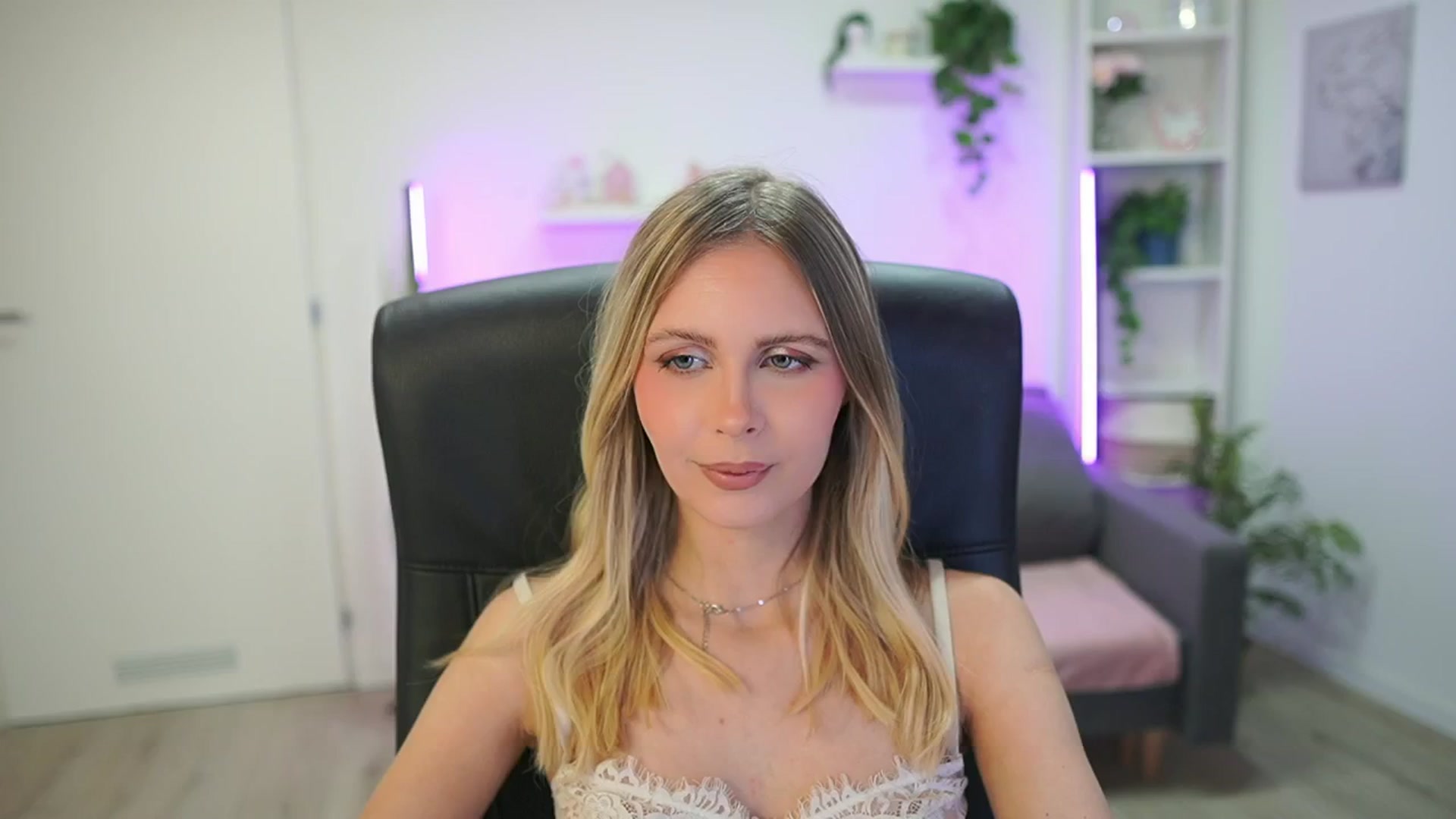 Gallery image thumbnail from Catecrago_'s myfreecams stream on, 02/16/2026, 17:17 image 12 of 20