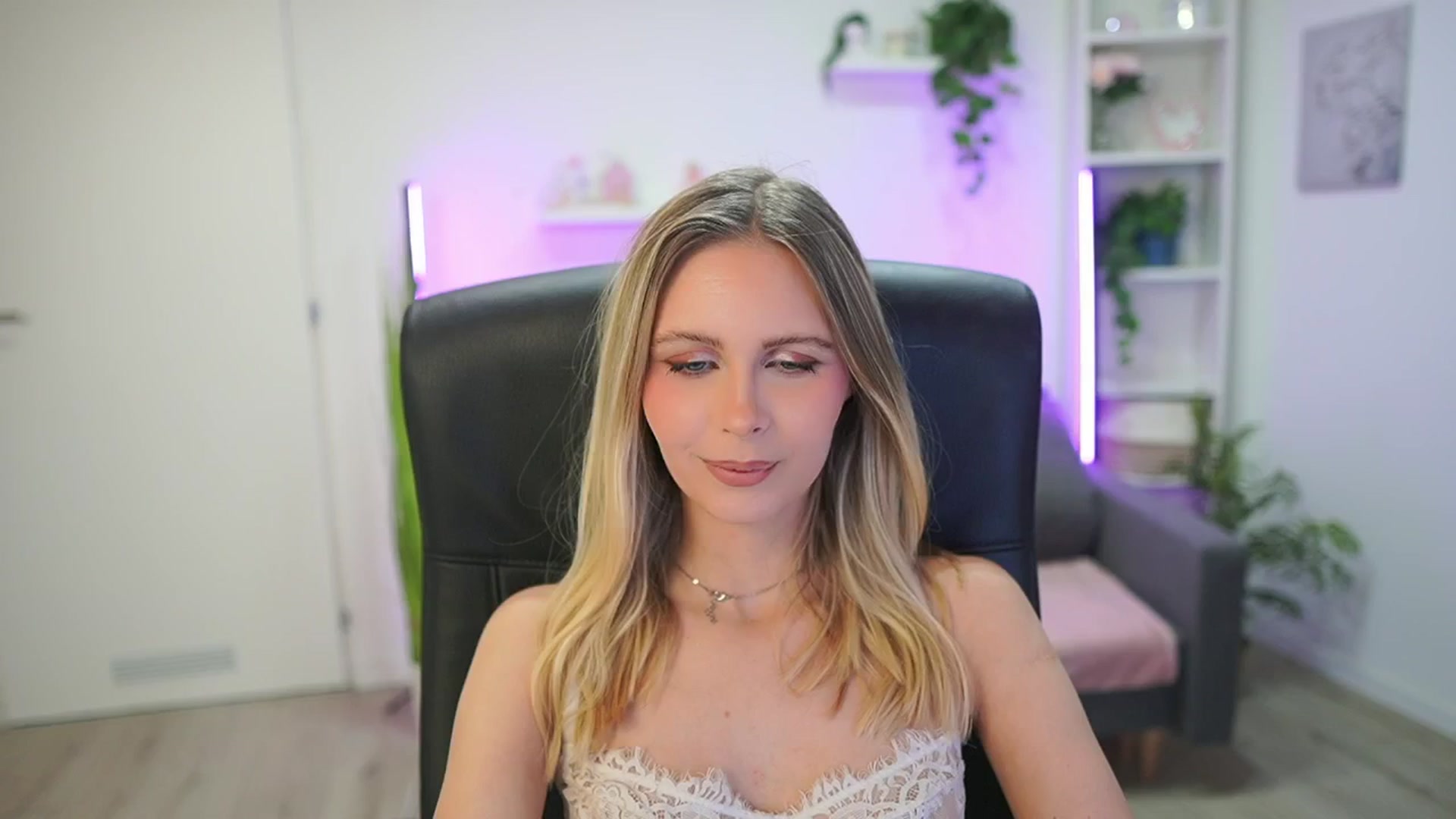 Gallery image thumbnail from Catecrago_'s myfreecams stream on, 02/16/2026, 17:17 image 18 of 20