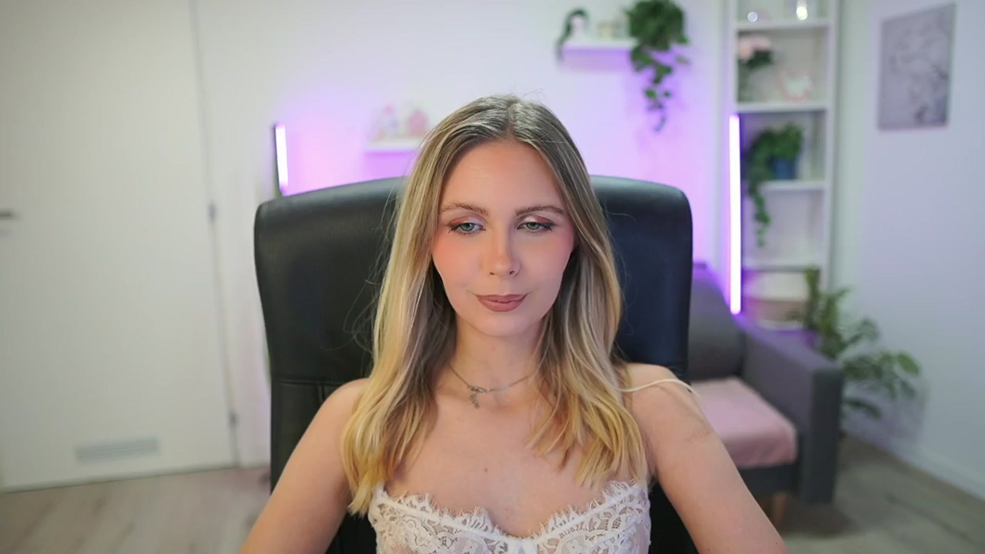 Gallery image thumbnail from Catecrago_'s myfreecams stream on, 02/16/2026, 17:17 image 17 of 20