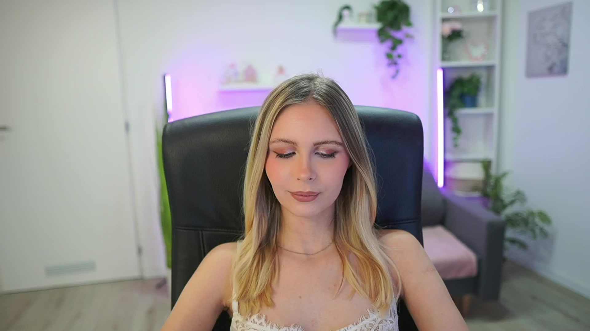 Gallery image thumbnail from Catecrago_'s myfreecams stream on, 02/16/2026, 17:17 image 3 of 20