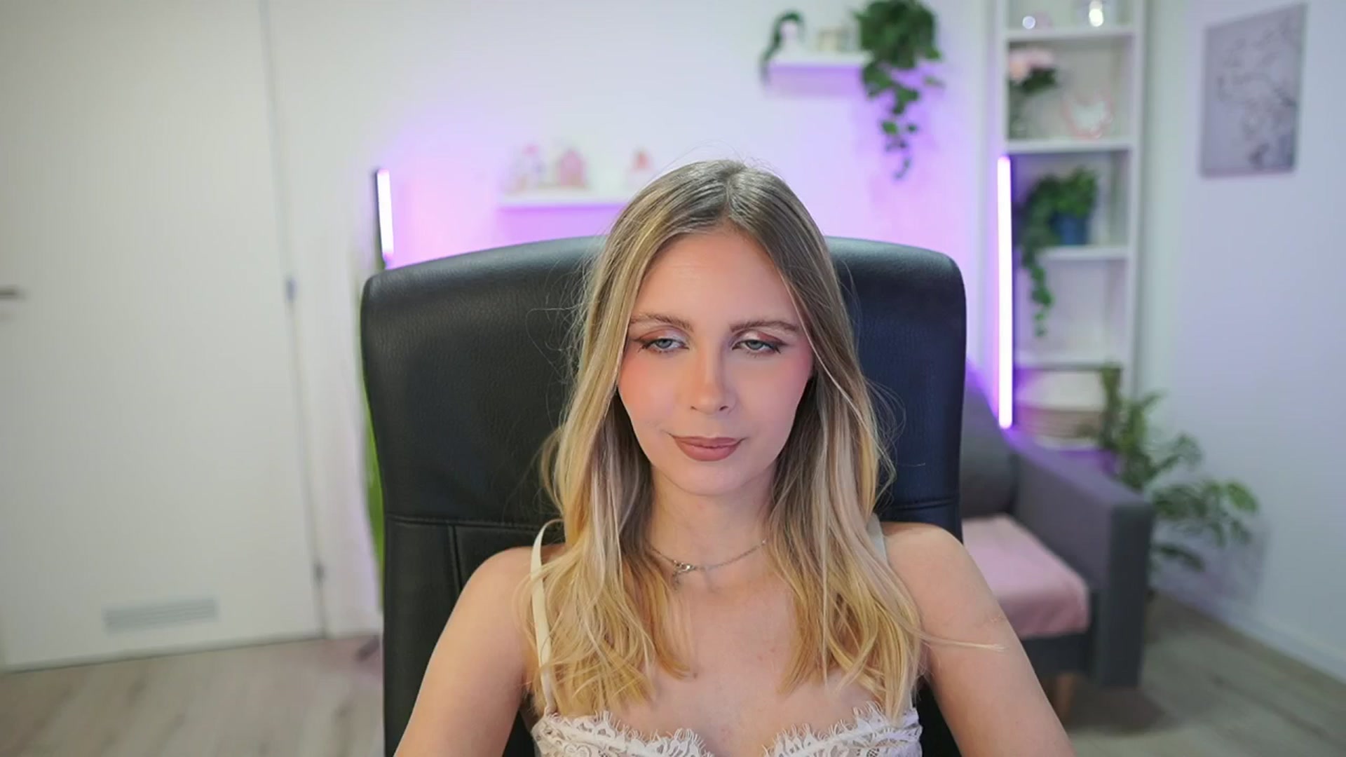 Gallery image thumbnail from Catecrago_'s myfreecams stream on, 02/16/2026, 17:17 image 9 of 20