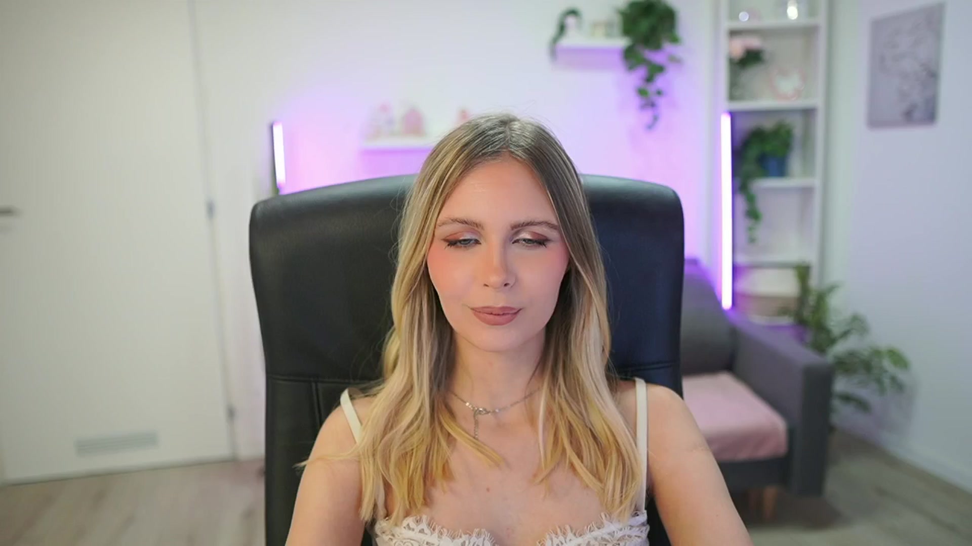 Gallery image thumbnail from Catecrago_'s myfreecams stream on, 02/16/2026, 17:17 image 13 of 20