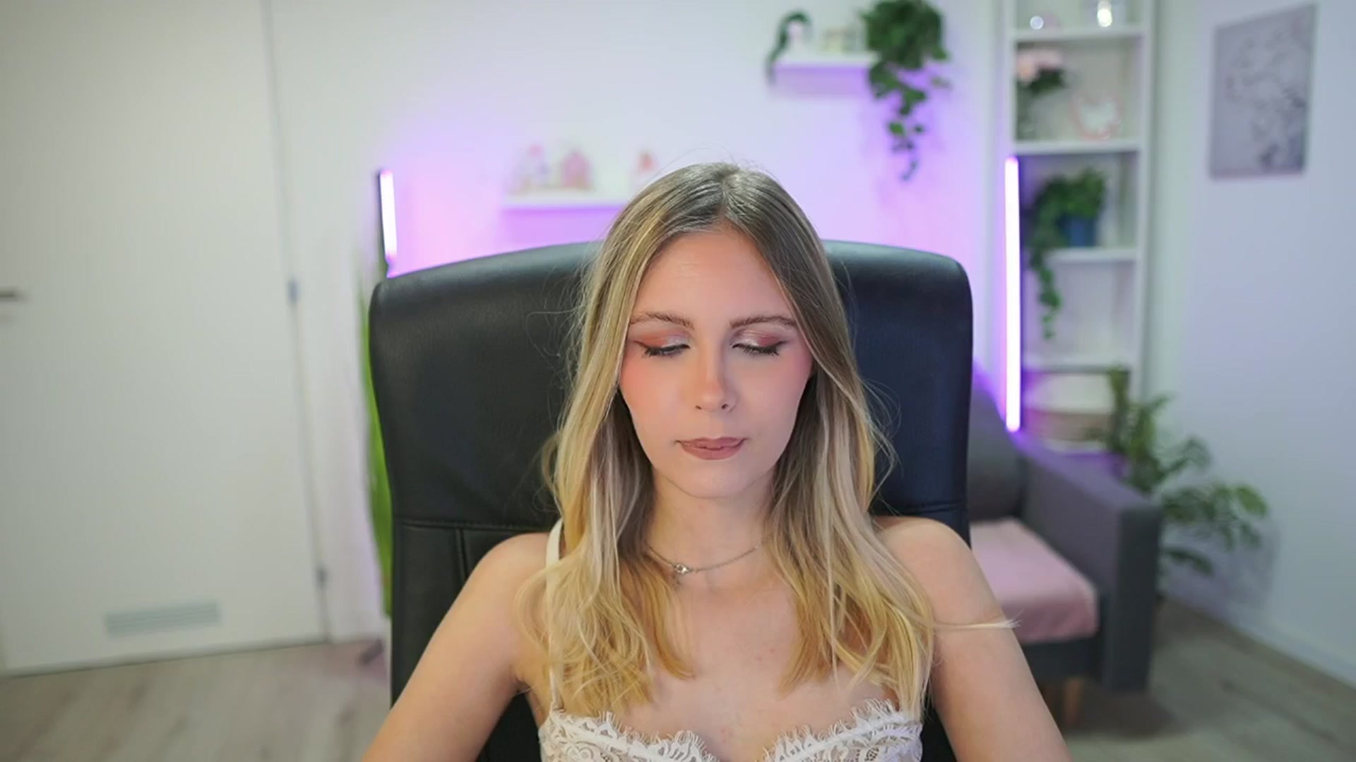 Gallery image thumbnail from Catecrago_'s myfreecams stream on, 02/16/2026, 17:17 image 8 of 20