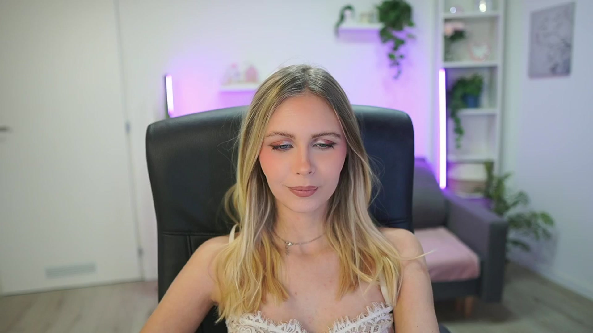 Gallery image thumbnail from Catecrago_'s myfreecams stream on, 02/16/2026, 17:17 image 6 of 20