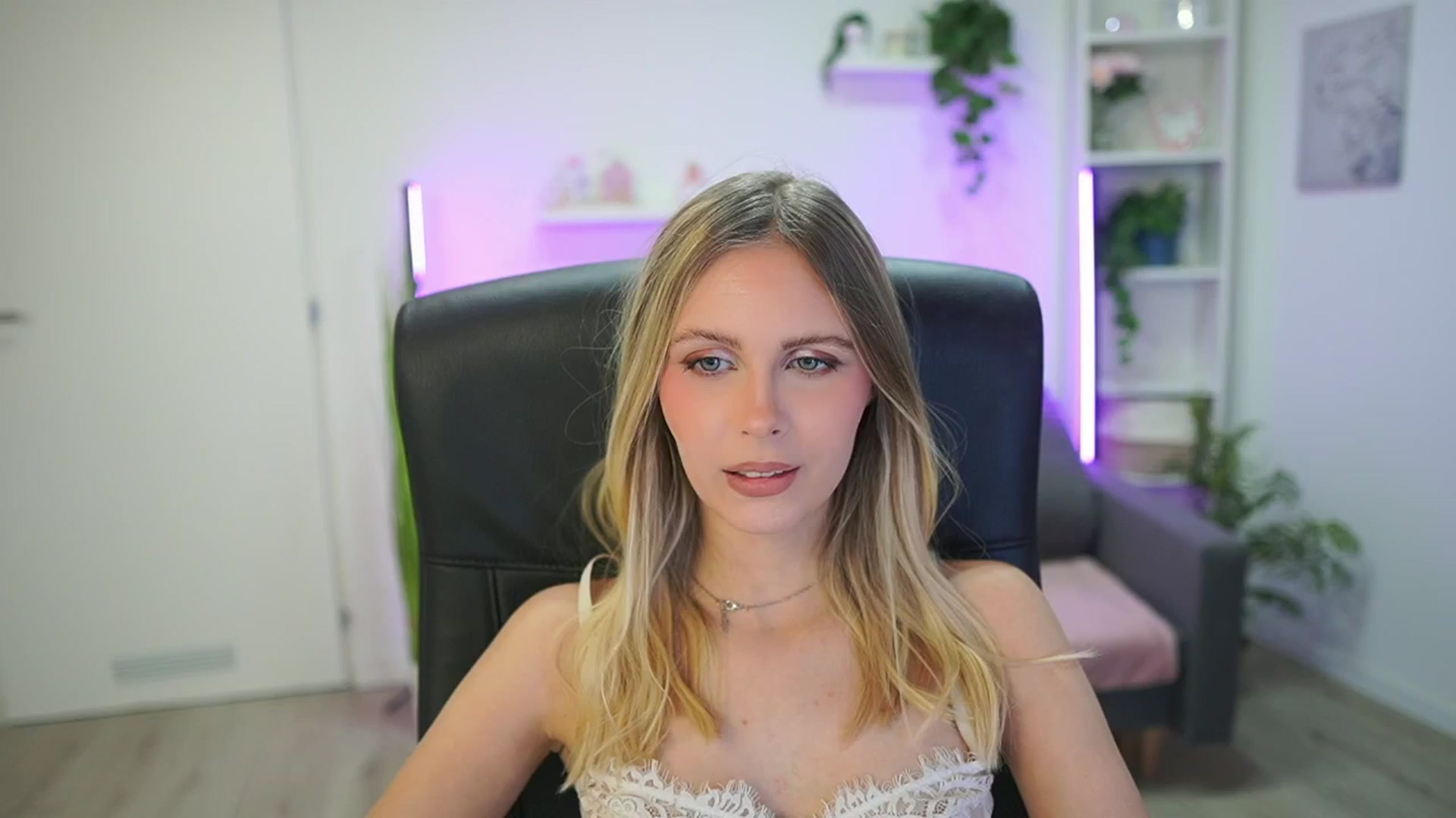 Gallery image thumbnail from Catecrago_'s myfreecams stream on, 02/16/2026, 17:17 image 7 of 20