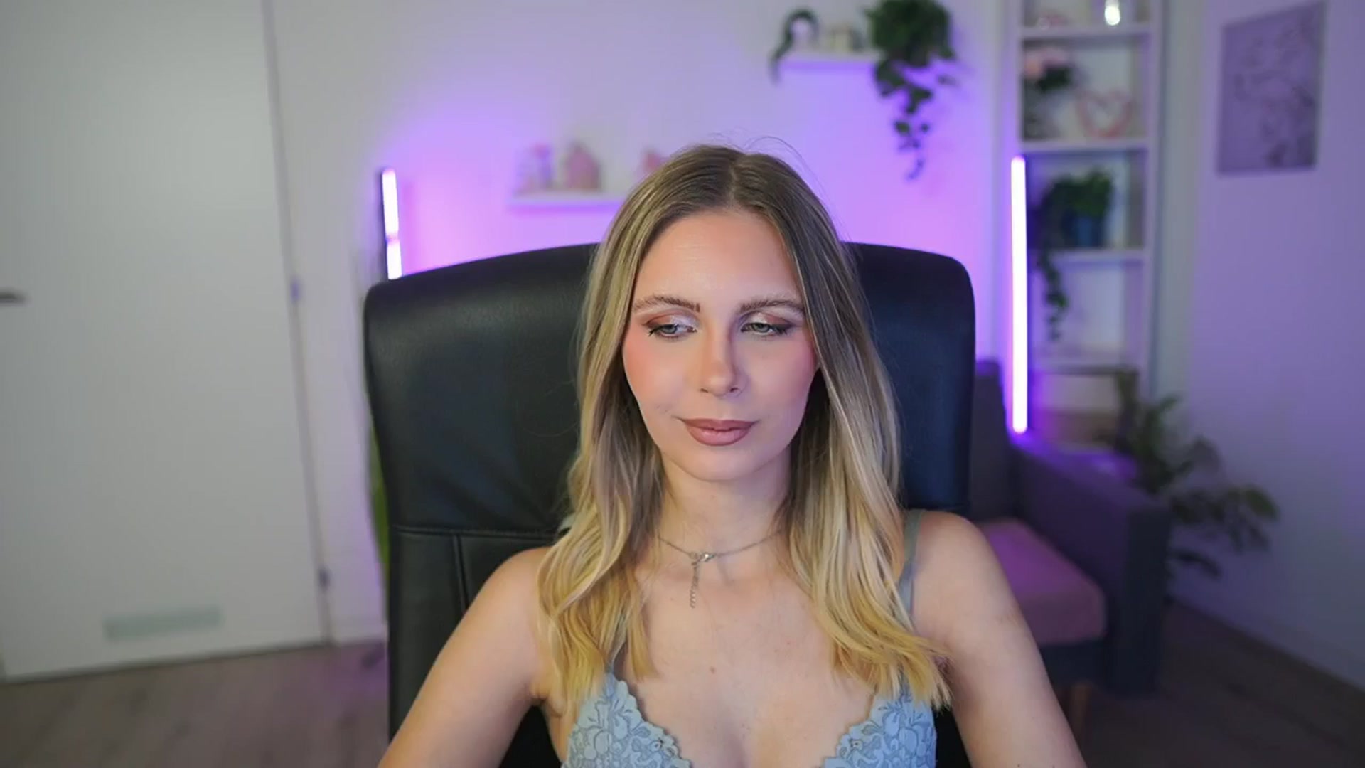 Gallery image thumbnail from Catecrago_'s myfreecams stream on, 02/17/2026, 14:56 image 12 of 20
