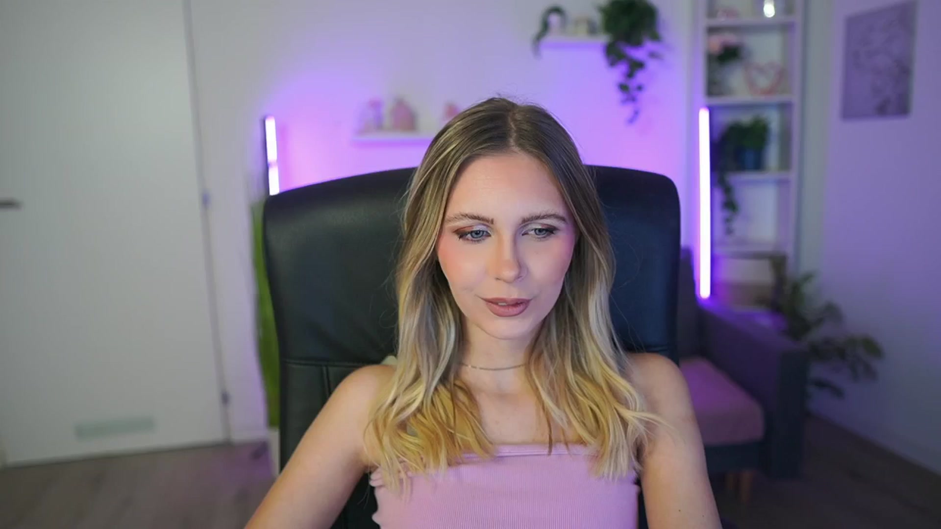 Gallery image thumbnail from Catecrago_'s myfreecams stream on, 02/17/2026, 14:56 image 3 of 20