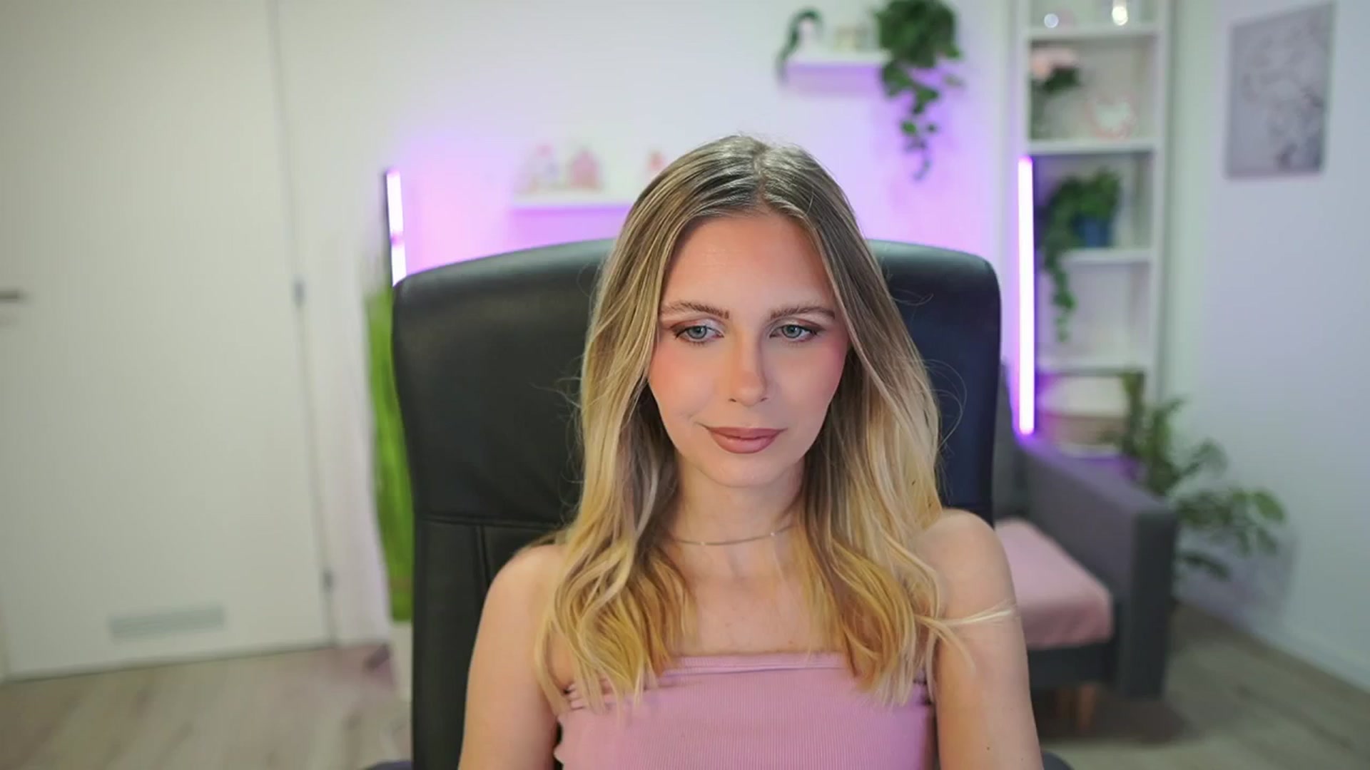 Gallery image thumbnail from Catecrago_'s myfreecams stream on, 02/17/2026, 14:56 image 2 of 20