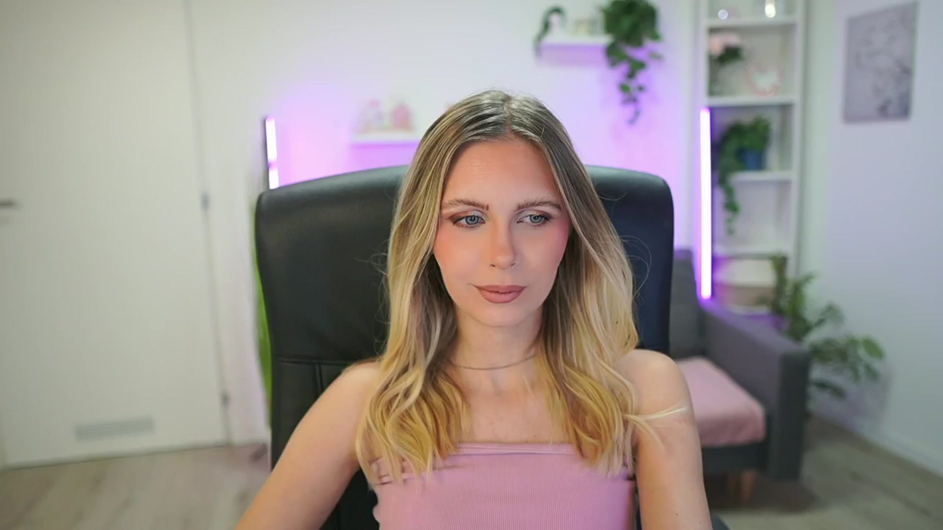 Gallery image thumbnail from Catecrago_'s myfreecams stream on, 02/17/2026, 14:56 image 1 of 20