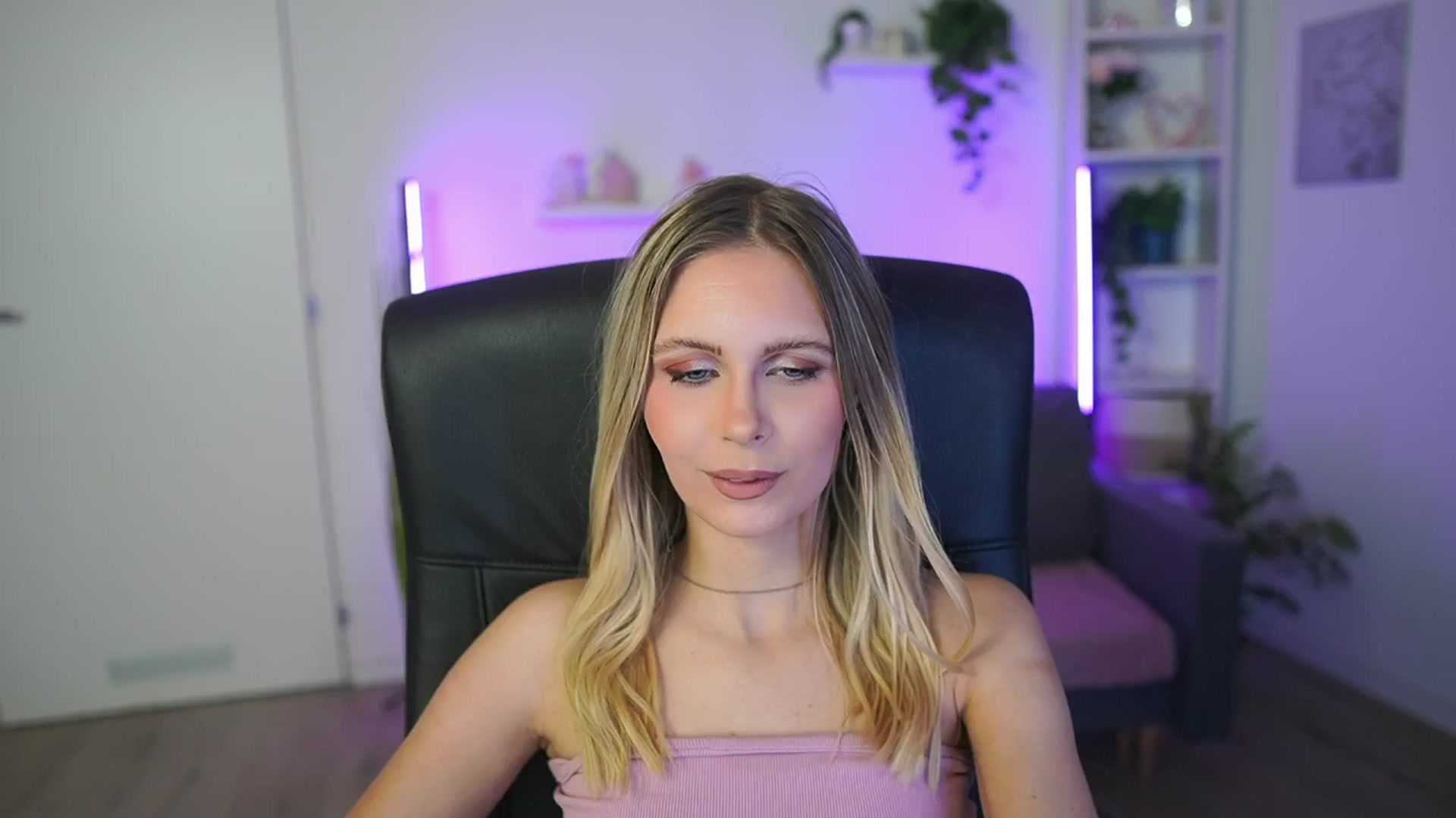 Gallery image thumbnail from Catecrago_'s myfreecams stream on, 02/17/2026, 17:42 image 4 of 20