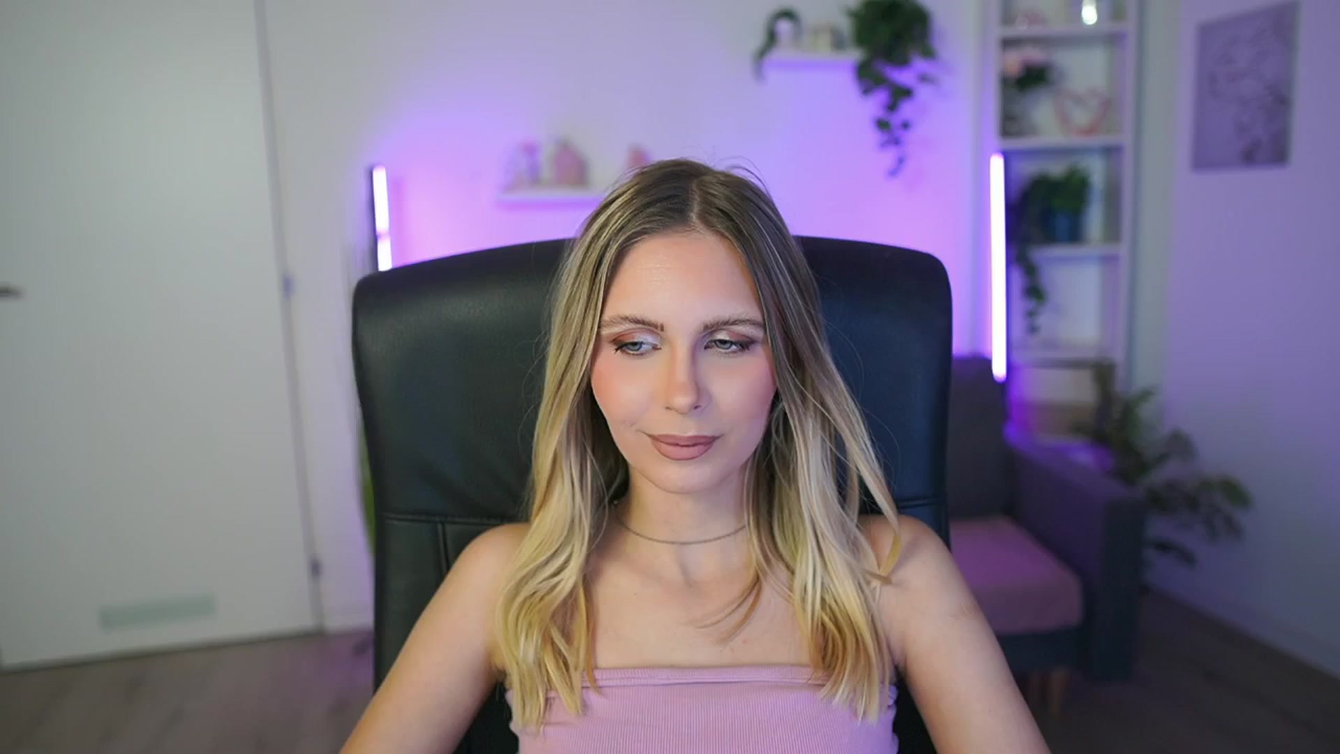 Gallery image thumbnail from Catecrago_'s myfreecams stream on, 02/17/2026, 17:42 image 1 of 20