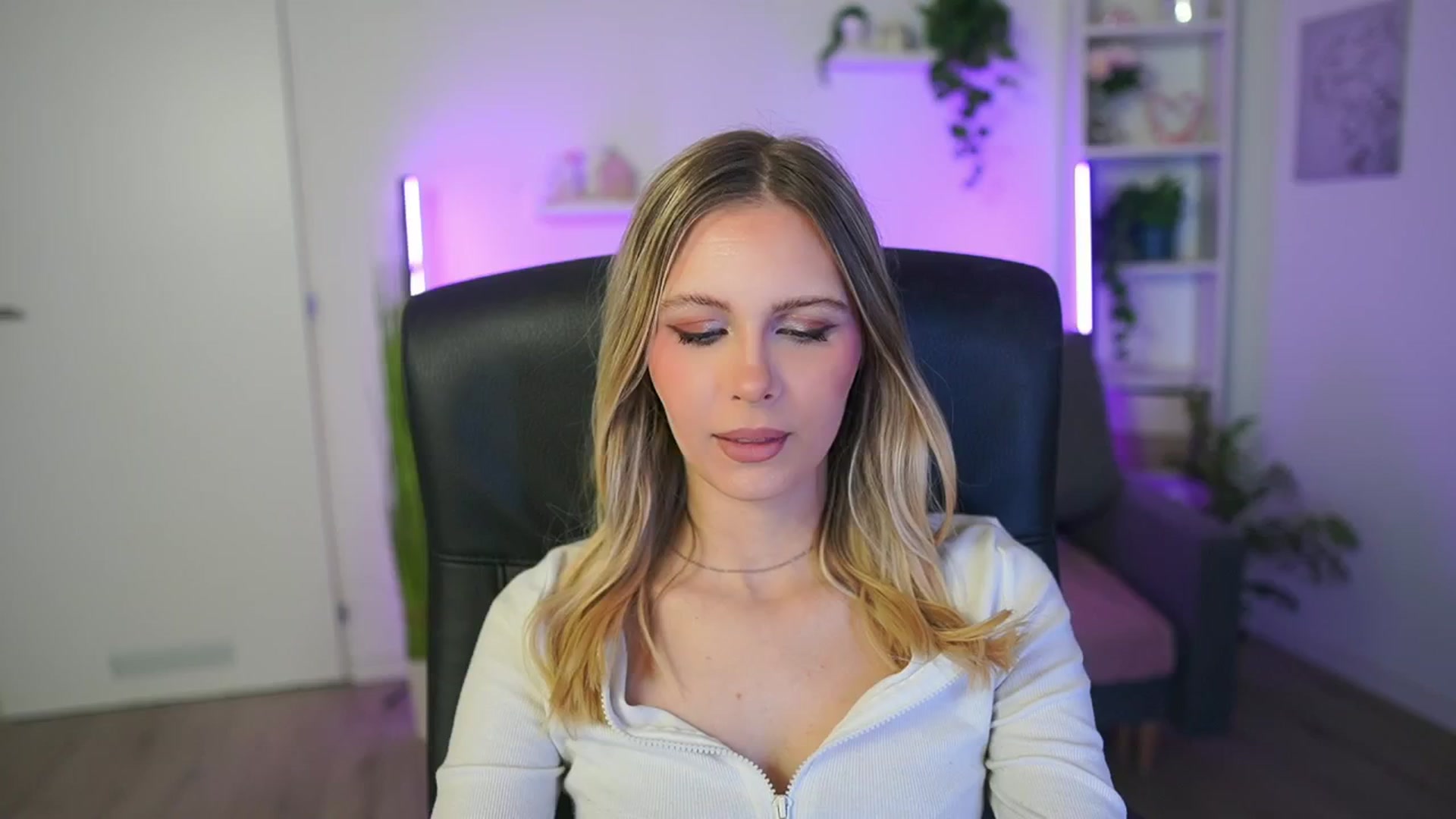 Gallery image thumbnail from Catecrago_'s myfreecams stream on, 02/18/2026, 11:13 image 2 of 20