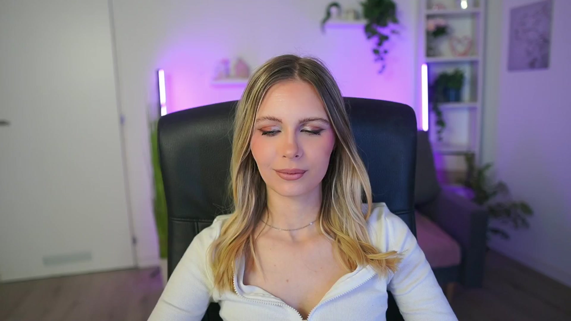 Gallery image thumbnail from Catecrago_'s myfreecams stream on, 02/18/2026, 11:13 image 3 of 20
