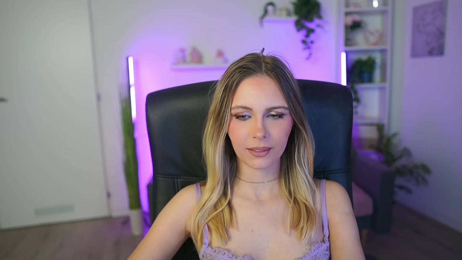 Gallery image thumbnail from Catecrago_'s myfreecams stream on, 02/18/2026, 11:13 image 17 of 20