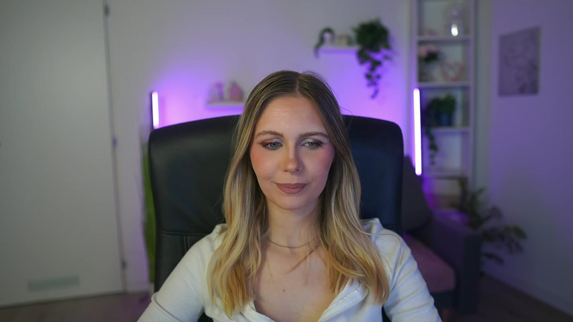 Gallery image thumbnail from Catecrago_'s myfreecams stream on, 02/18/2026, 13:46 image 1 of 20