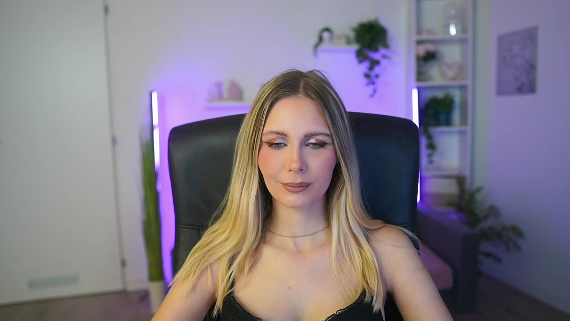 Gallery image thumbnail from Catecrago_'s myfreecams stream on, 02/19/2026, 12:22 image 13 of 20