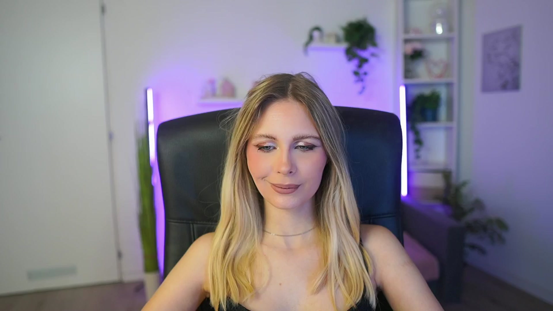Gallery image thumbnail from Catecrago_'s myfreecams stream on, 02/19/2026, 12:22 image 9 of 20