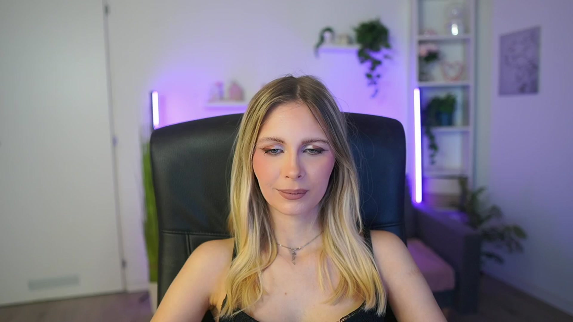 Gallery image thumbnail from Catecrago_'s myfreecams stream on, 02/19/2026, 12:22 image 17 of 20