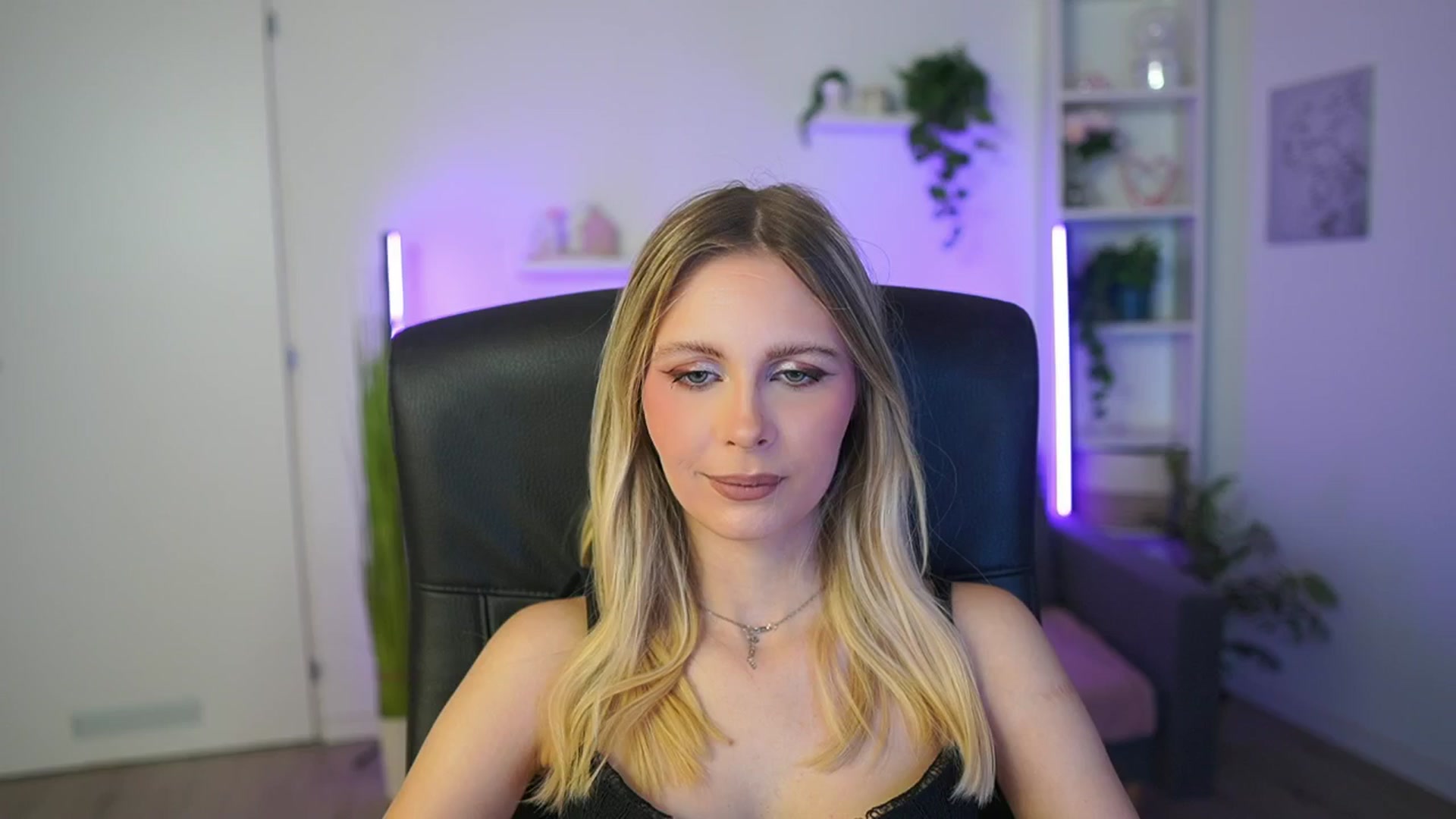 Gallery image thumbnail from Catecrago_'s myfreecams stream on, 02/19/2026, 12:22 image 15 of 20