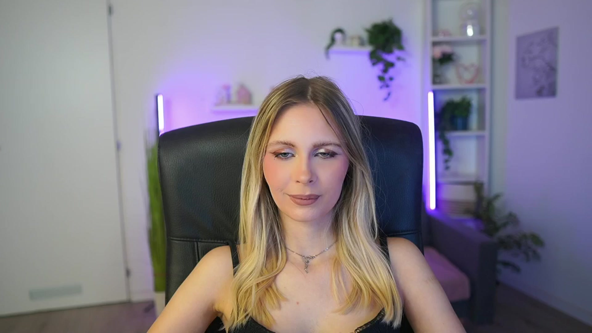 Gallery image thumbnail from Catecrago_'s myfreecams stream on, 02/19/2026, 12:22 image 16 of 20