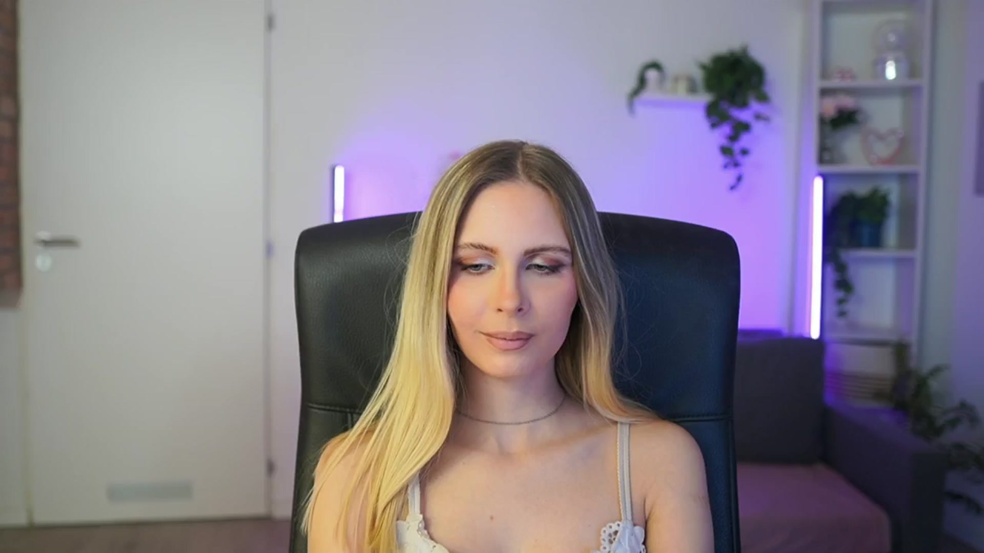 Gallery image thumbnail from Catecrago_'s myfreecams stream on, 02/23/2026, 17:59 image 16 of 20