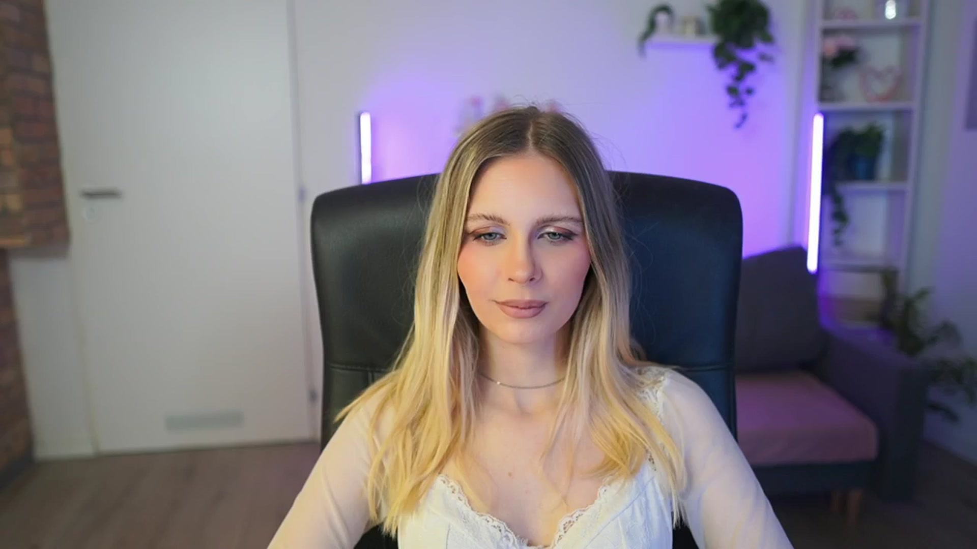 Gallery image thumbnail from Catecrago_'s myfreecams stream on, 02/25/2026, 09:16 image 7 of 20