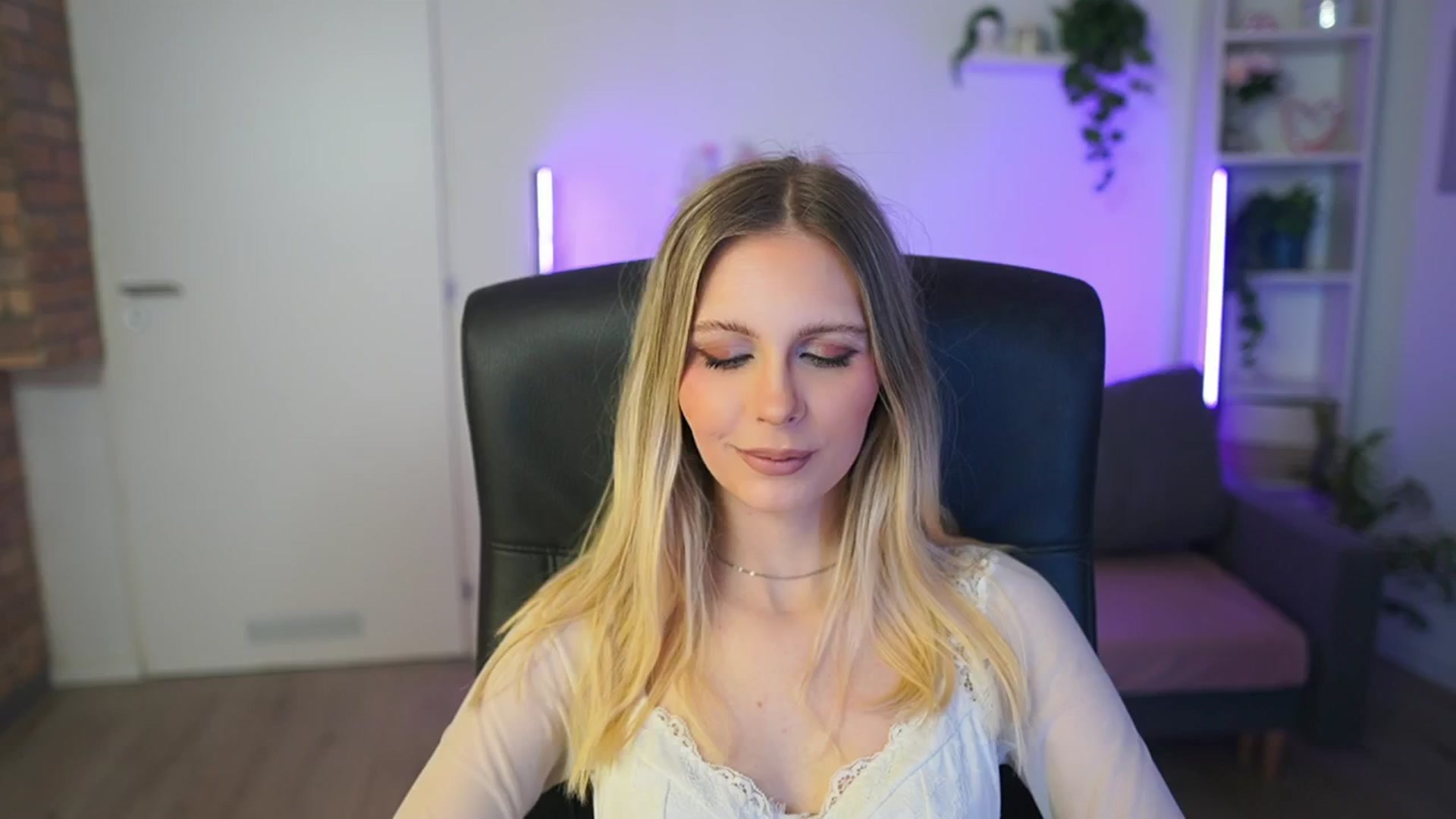Gallery image thumbnail from Catecrago_'s myfreecams stream on, 02/25/2026, 09:16 image 5 of 20