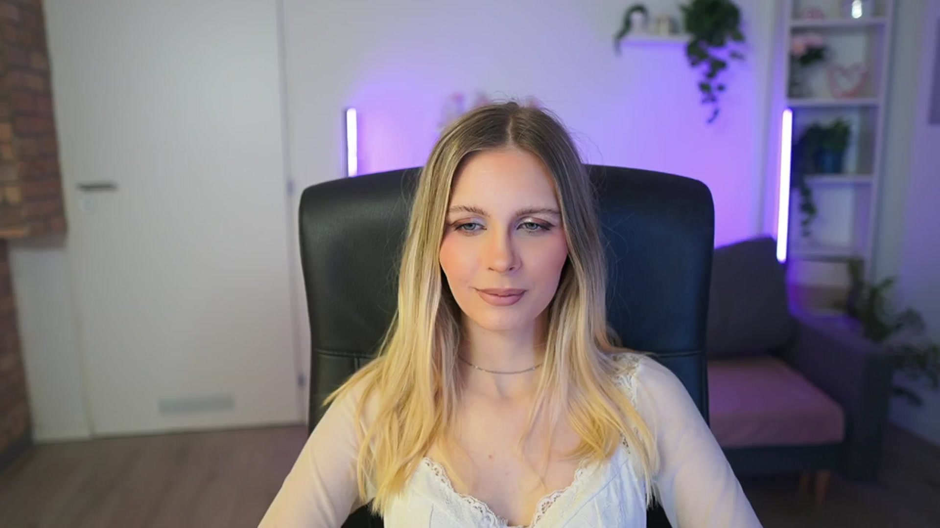 Gallery image thumbnail from Catecrago_'s myfreecams stream on, 02/25/2026, 09:16 image 8 of 20