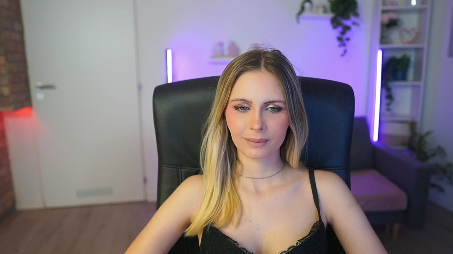 Gallery image thumbnail from Catecrago_'s myfreecams stream on, 02/26/2026, 16:57 image 17 of 20