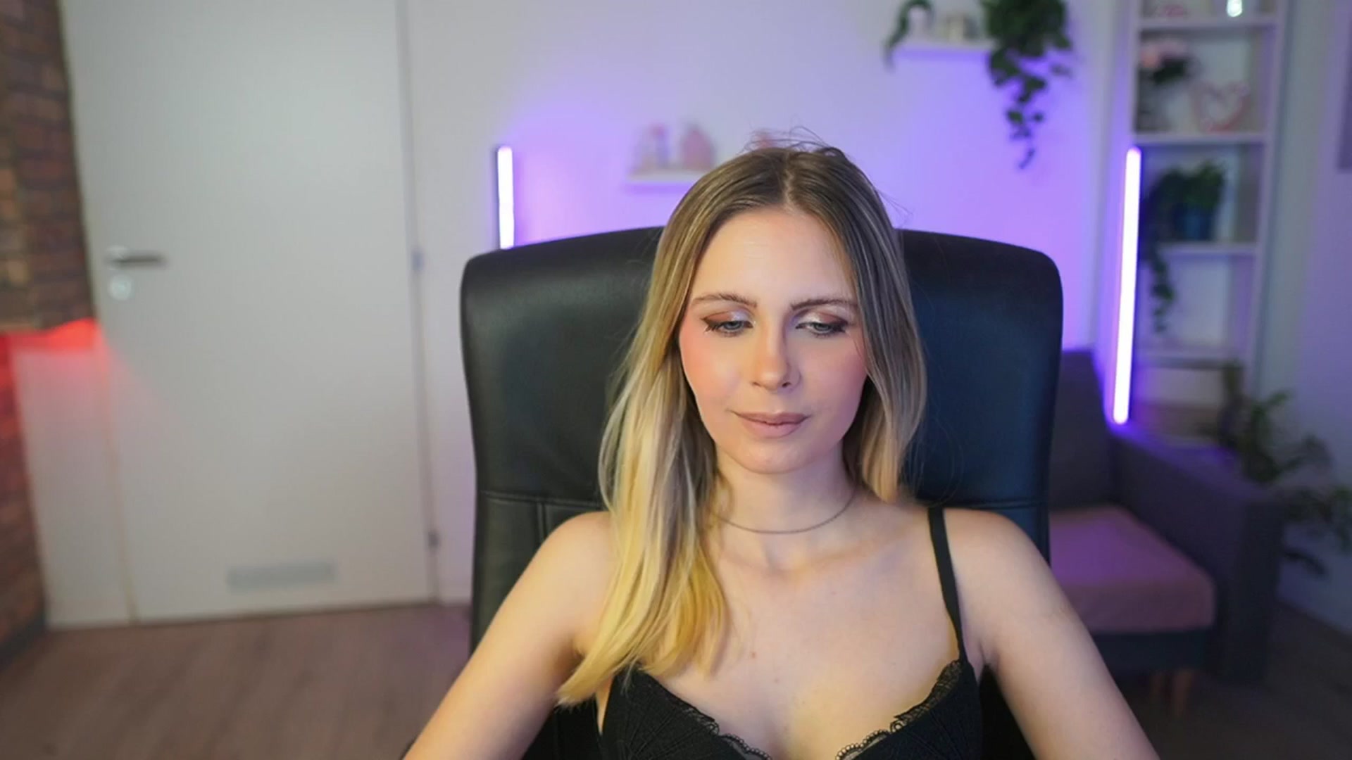 Gallery image thumbnail from Catecrago_'s myfreecams stream on, 02/26/2026, 16:57 image 18 of 20