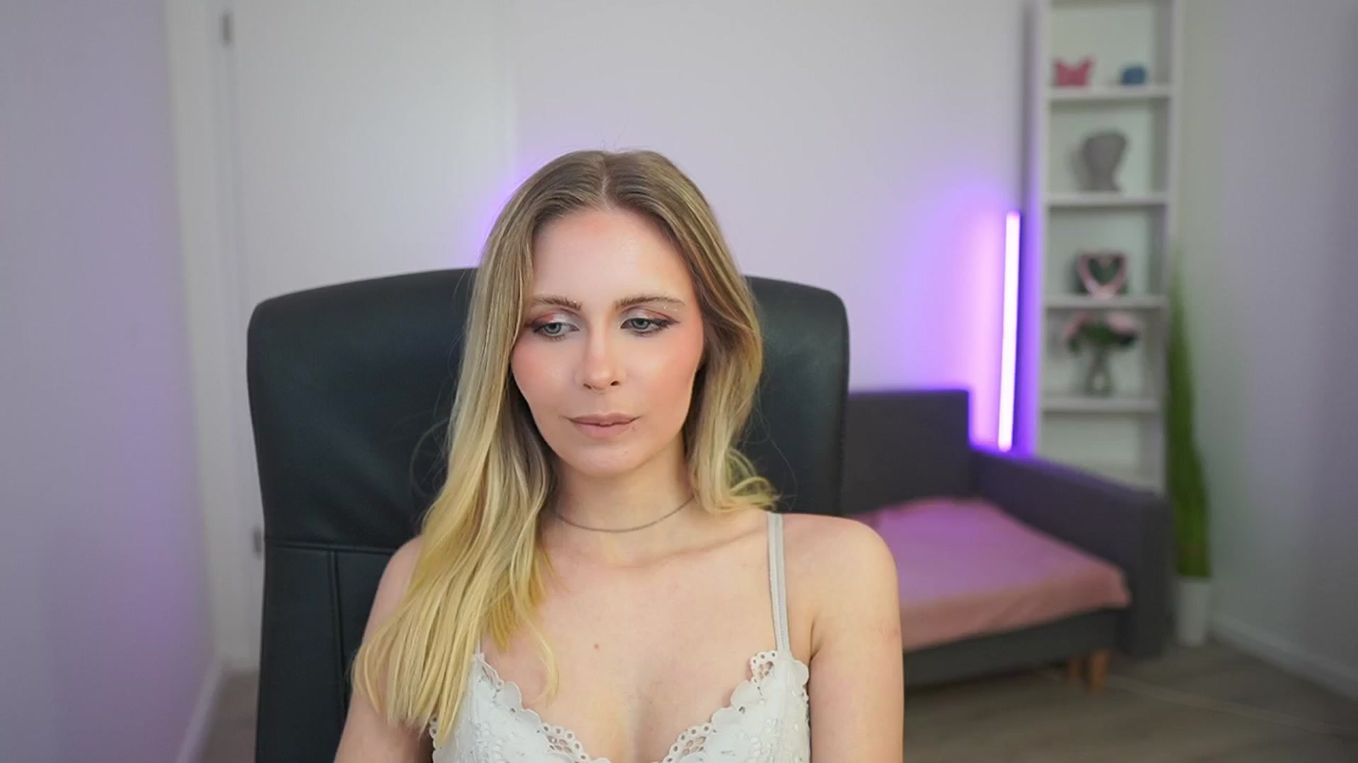 Gallery image thumbnail from Catecrago_'s myfreecams stream on, 03/03/2026, 17:41 image 12 of 20