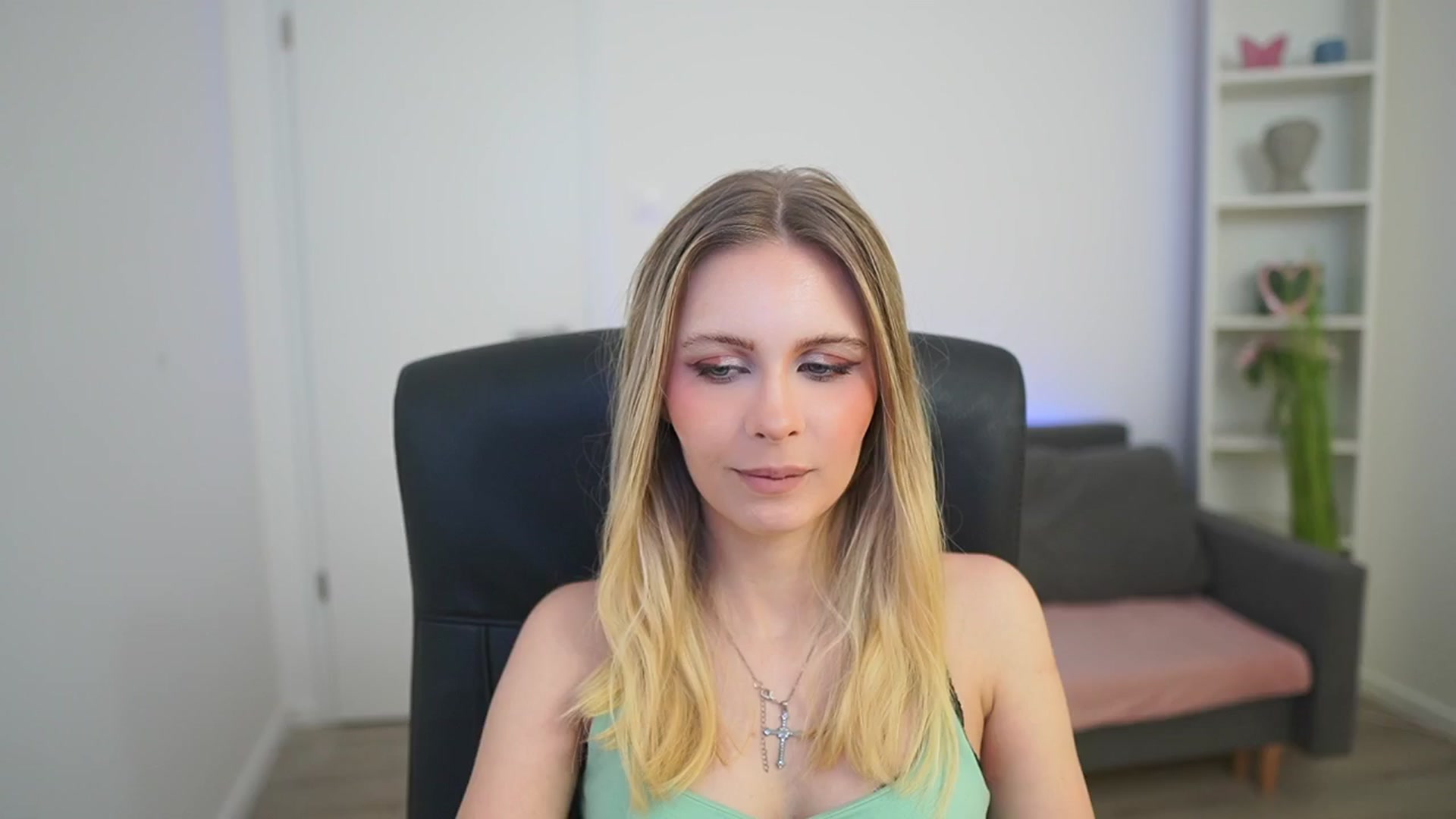 Gallery image thumbnail from Catecrago_'s myfreecams stream on, 03/05/2026, 13:05 image 1 of 20