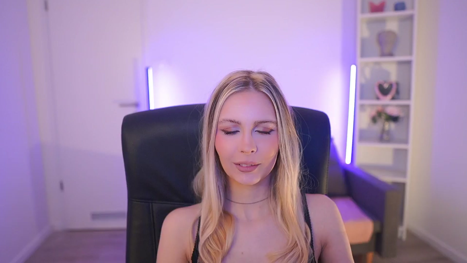Gallery image thumbnail from Catecrago_'s myfreecams stream on, 03/16/2026, 09:37 image 17 of 20