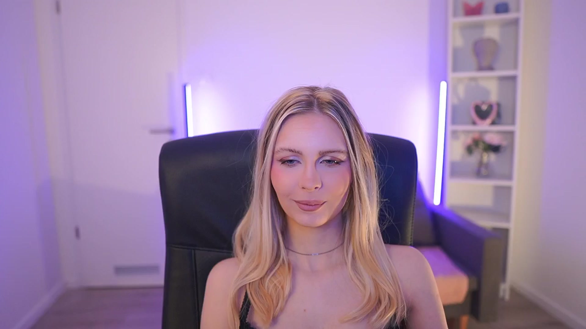 Gallery image thumbnail from Catecrago_'s myfreecams stream on, 03/16/2026, 09:37 image 14 of 20