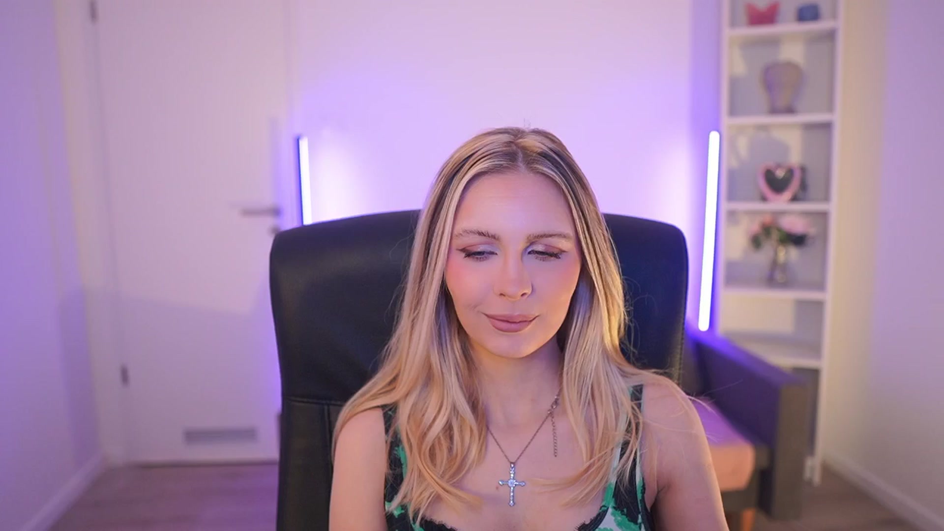 Gallery image thumbnail from Catecrago_'s myfreecams stream on, 03/16/2026, 09:37 image 6 of 20