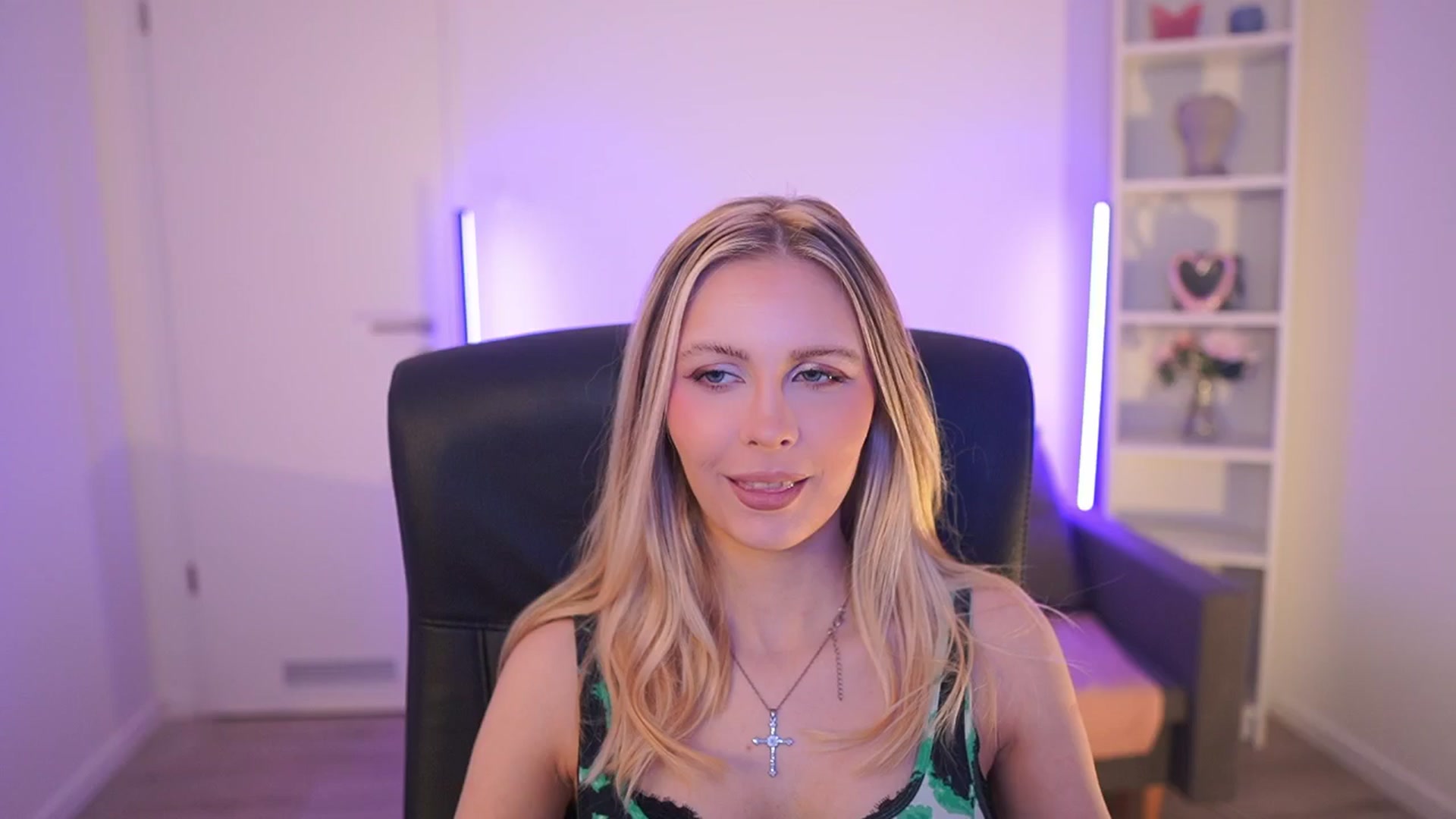 Gallery image thumbnail from Catecrago_'s myfreecams stream on, 03/16/2026, 09:37 image 5 of 20
