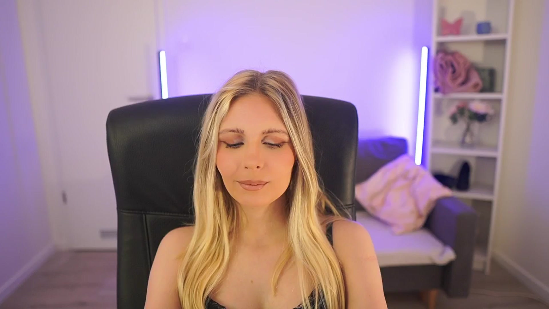 Gallery image thumbnail from Catecrago_'s myfreecams stream on, 04/13/2026, 17:28 image 3 of 20