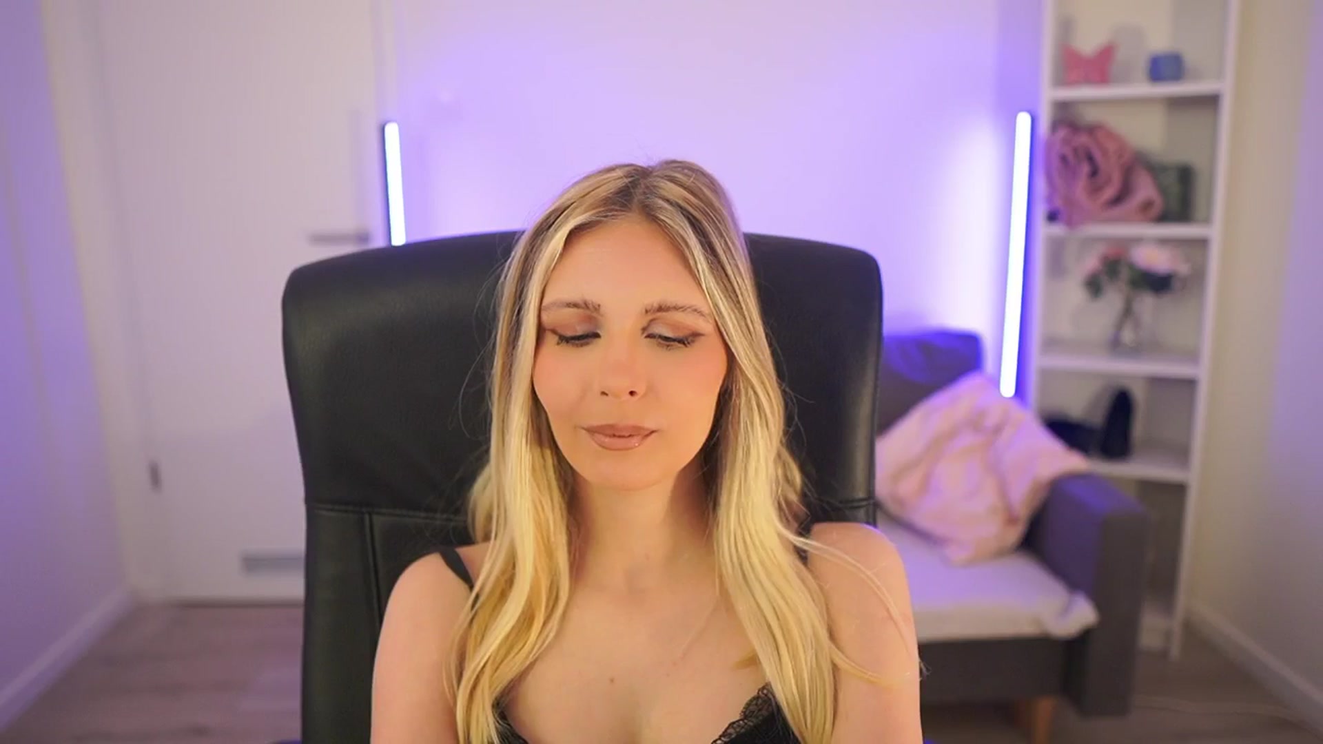 Gallery image thumbnail from Catecrago_'s myfreecams stream on, 04/13/2026, 17:28 image 2 of 20