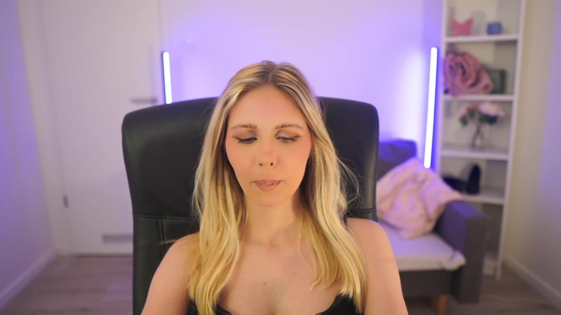 Gallery image thumbnail from Catecrago_'s myfreecams stream on, 04/13/2026, 17:28 image 17 of 20