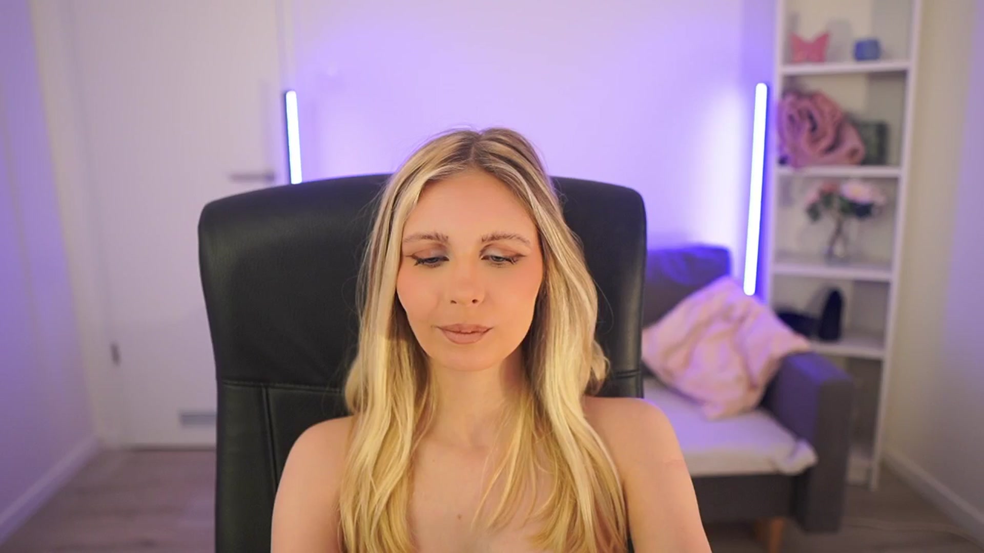 Gallery image thumbnail from Catecrago_'s myfreecams stream on, 04/13/2026, 17:28 image 12 of 20