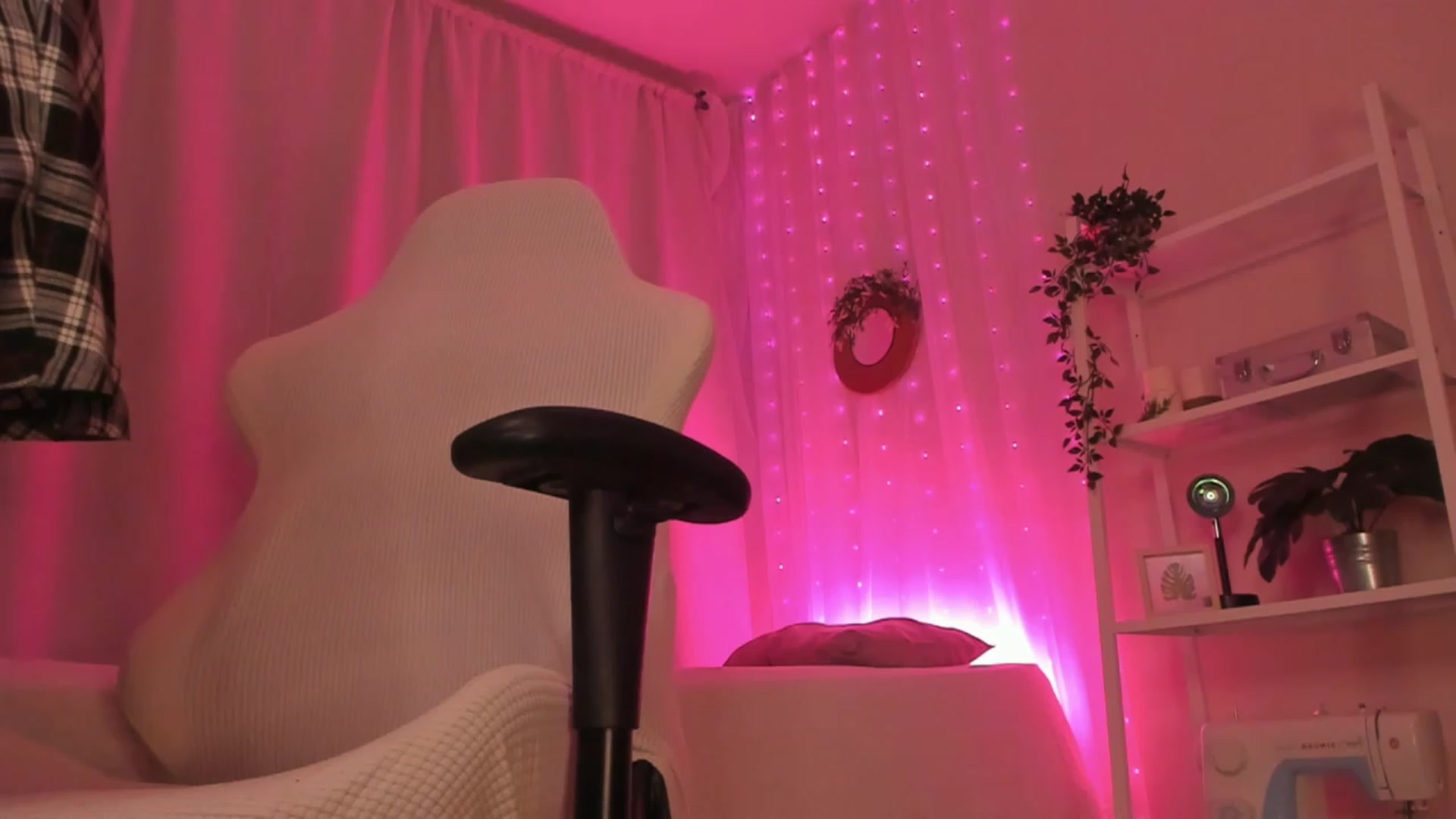 Gallery image thumbnail from Cathelyn's myfreecams stream on, 11/26/2022, 04:31 image 18 of 20