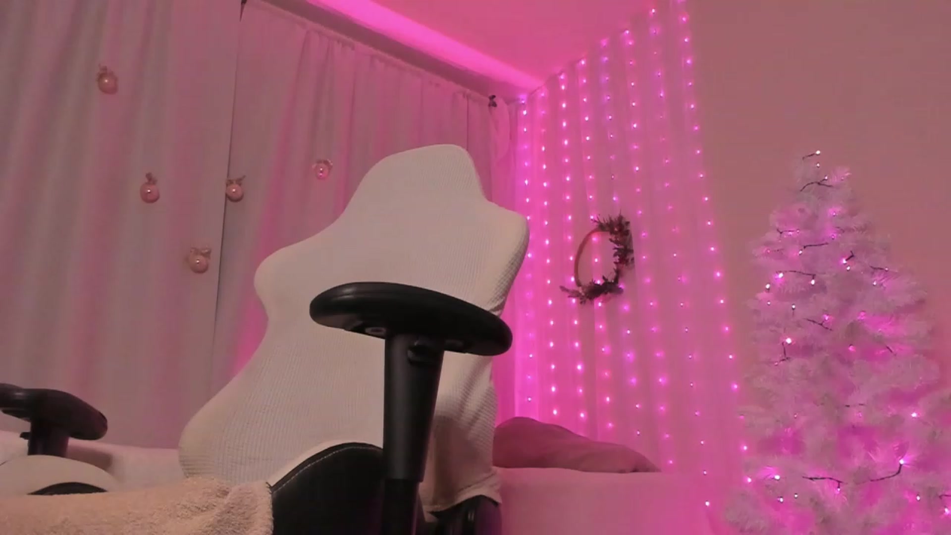 Gallery image thumbnail from Cathelyn's myfreecams stream on, 12/22/2022, 05:46 image 5 of 20