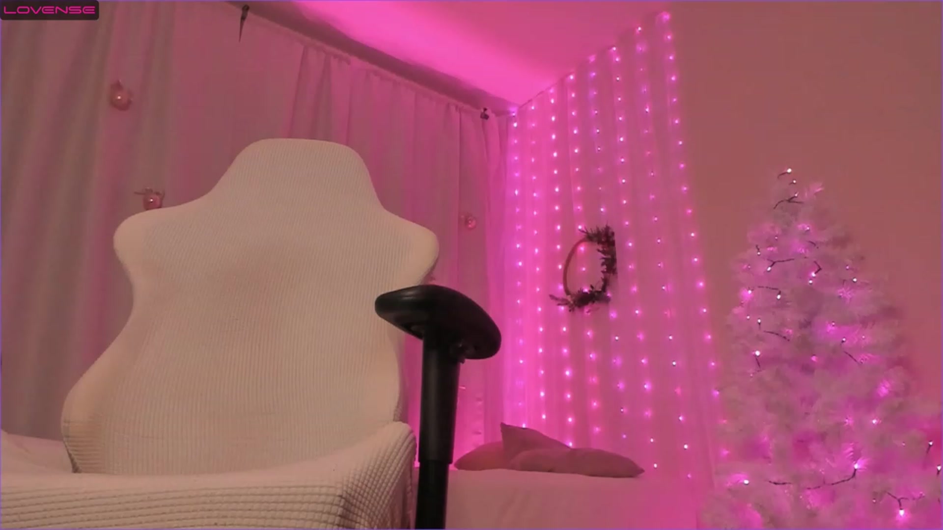 Gallery image thumbnail from Cathelyn's myfreecams stream on, 12/28/2022, 06:06 image 12 of 20