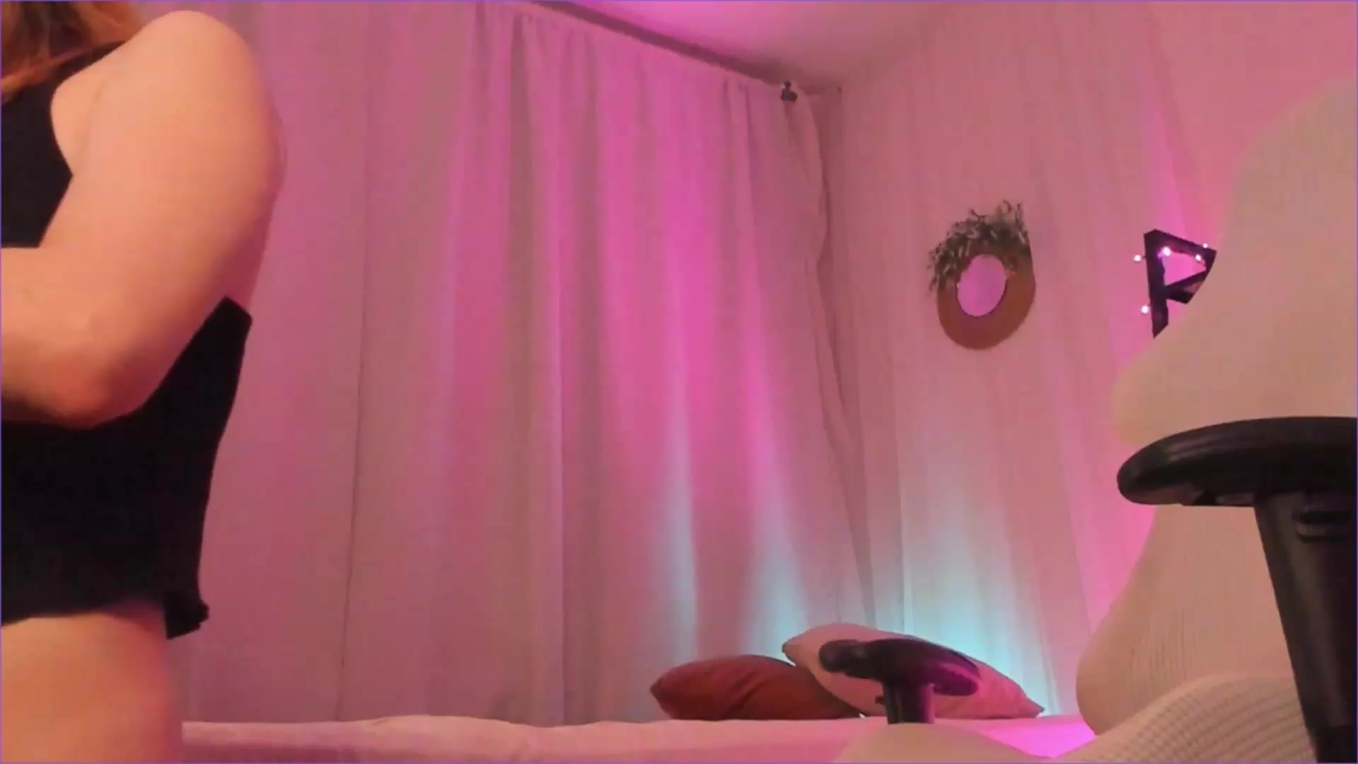 Gallery image thumbnail from Cathelyn's myfreecams stream on, 04/22/2023, 21:19 image 7 of 20