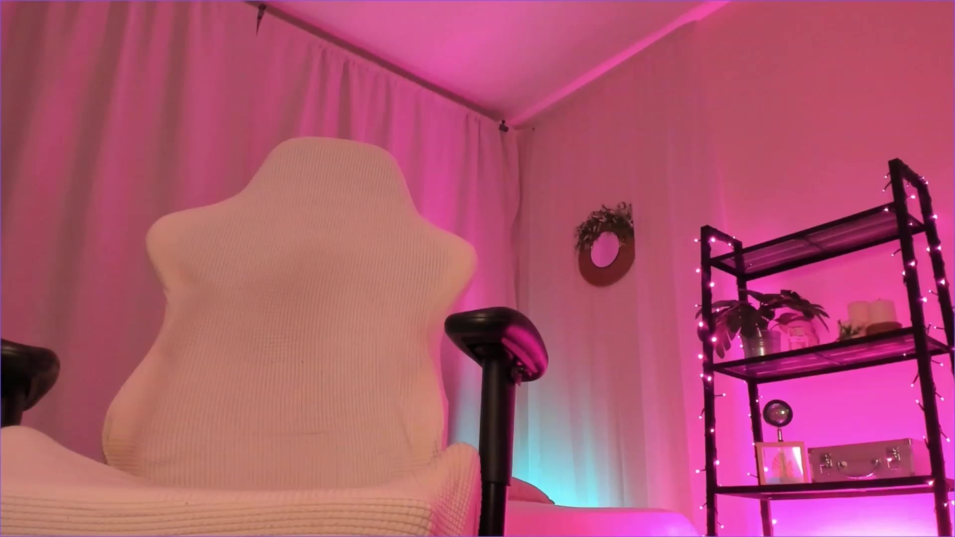 Gallery image thumbnail from Cathelyn's myfreecams stream on, 04/27/2023, 19:50 image 11 of 20